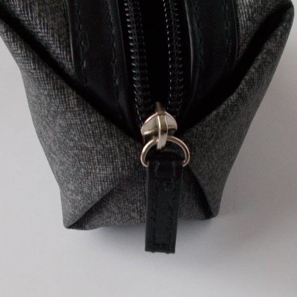 TUMI Gray Make up Travel Pouch Bag NWOT - Picture 4 of 6